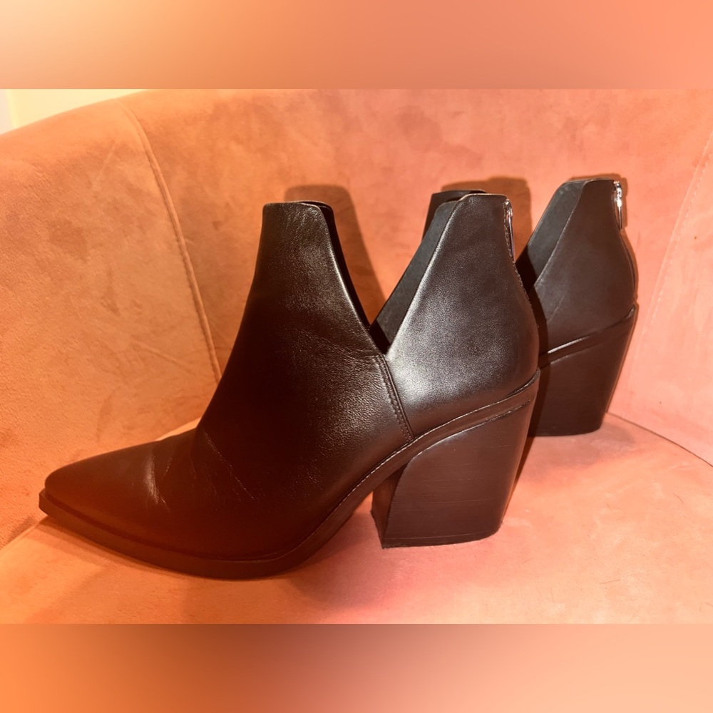 VINCE KAMUTO unisex heeled leather shoes!